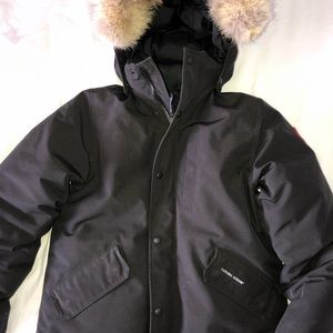 2020 Boys Large (14-16) Canada Goose Logan Parka. Currently priced online $850